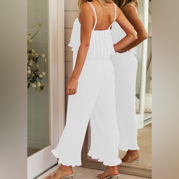 Pants - NWT women’s casual pleated ruffled wide leg jumpsuit. White. Small
